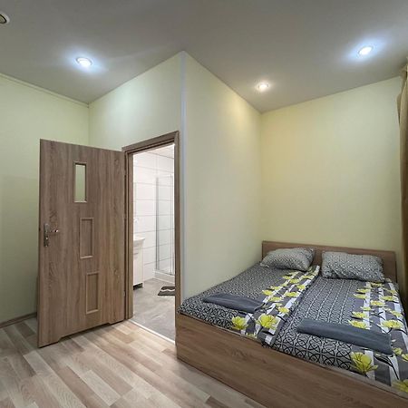 Fry House Hostel Варшава Екстериор снимка
