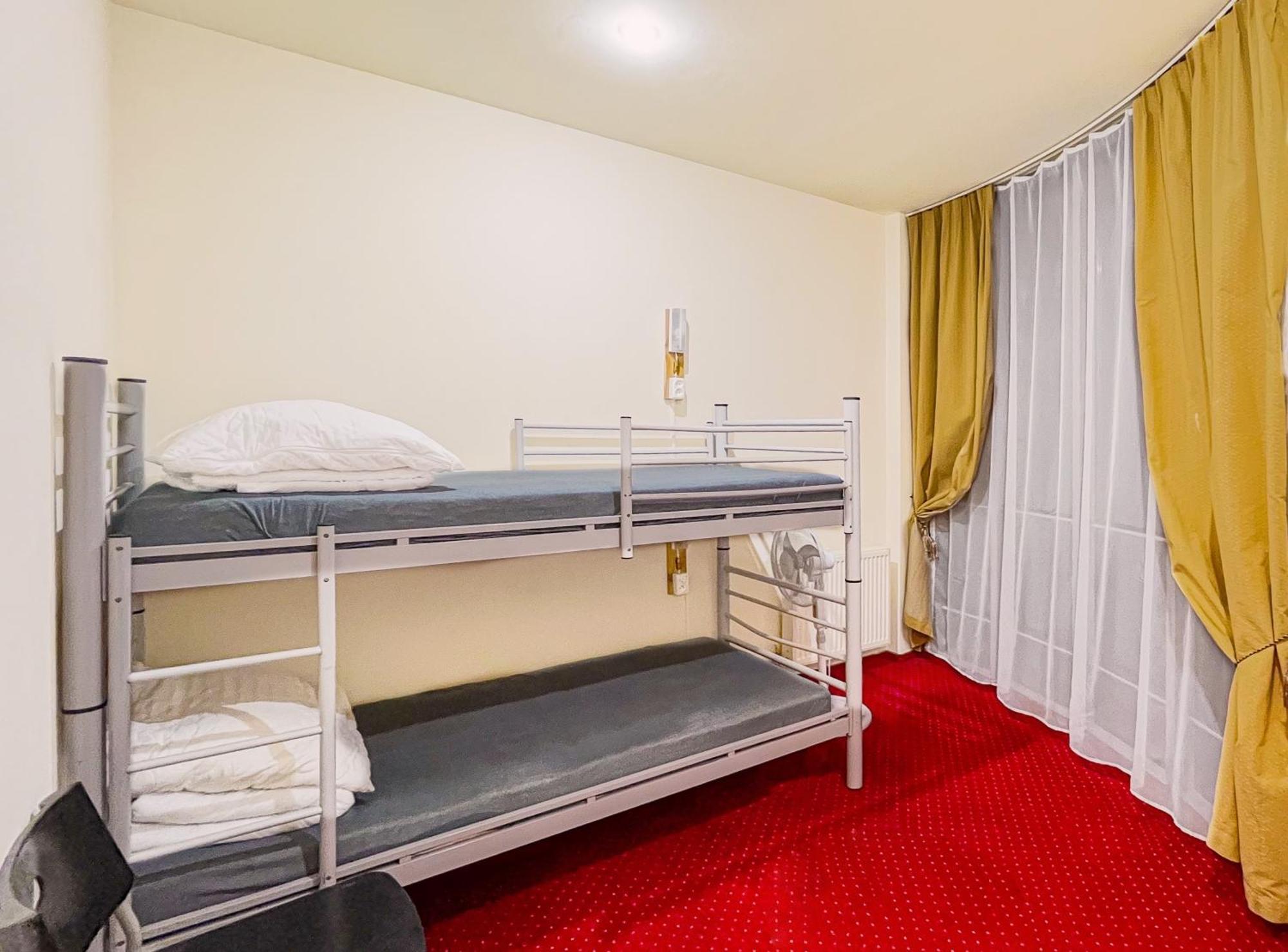Fry House Hostel Варшава Екстериор снимка