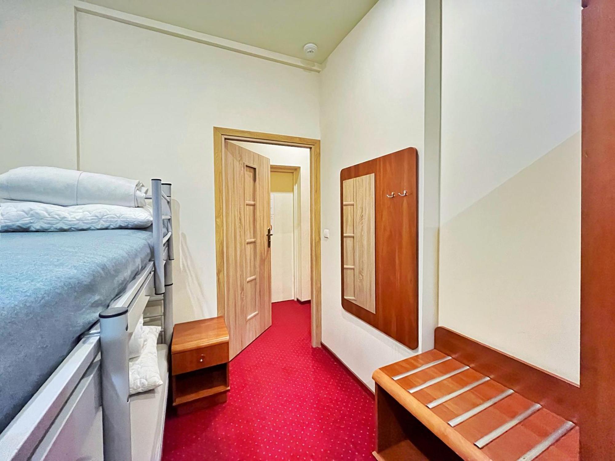 Fry House Hostel Варшава Екстериор снимка