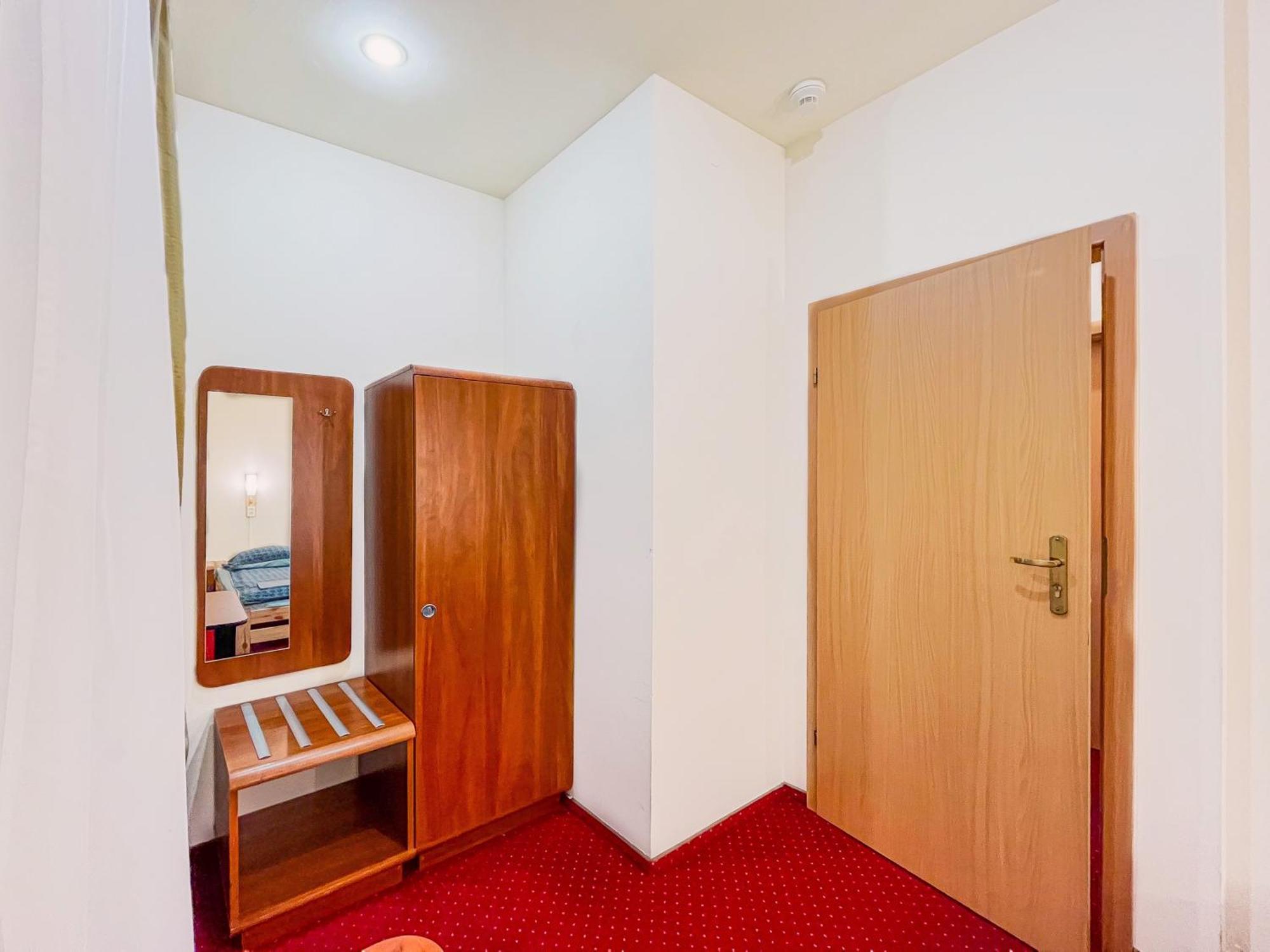 Fry House Hostel Варшава Екстериор снимка