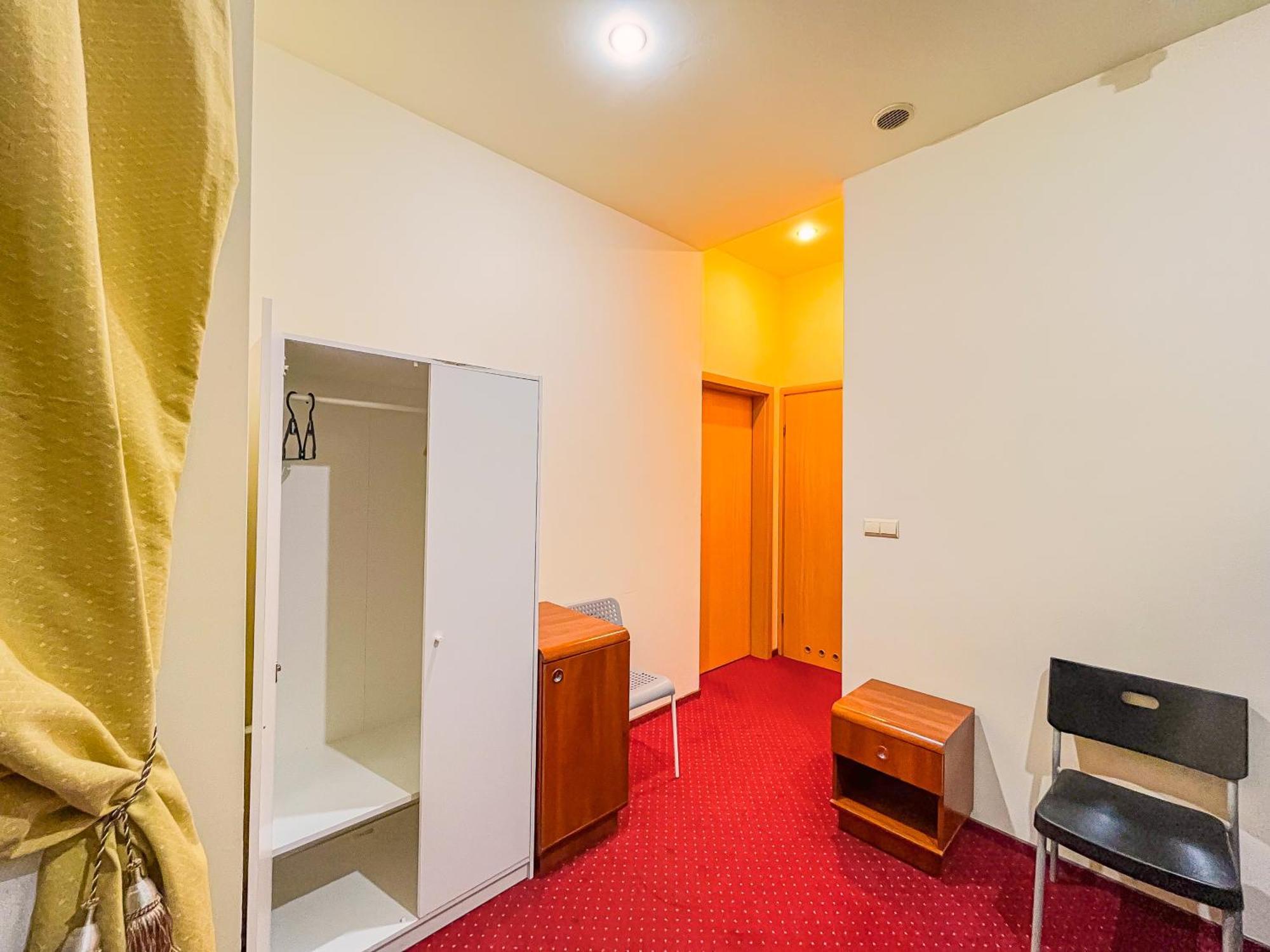 Fry House Hostel Варшава Екстериор снимка