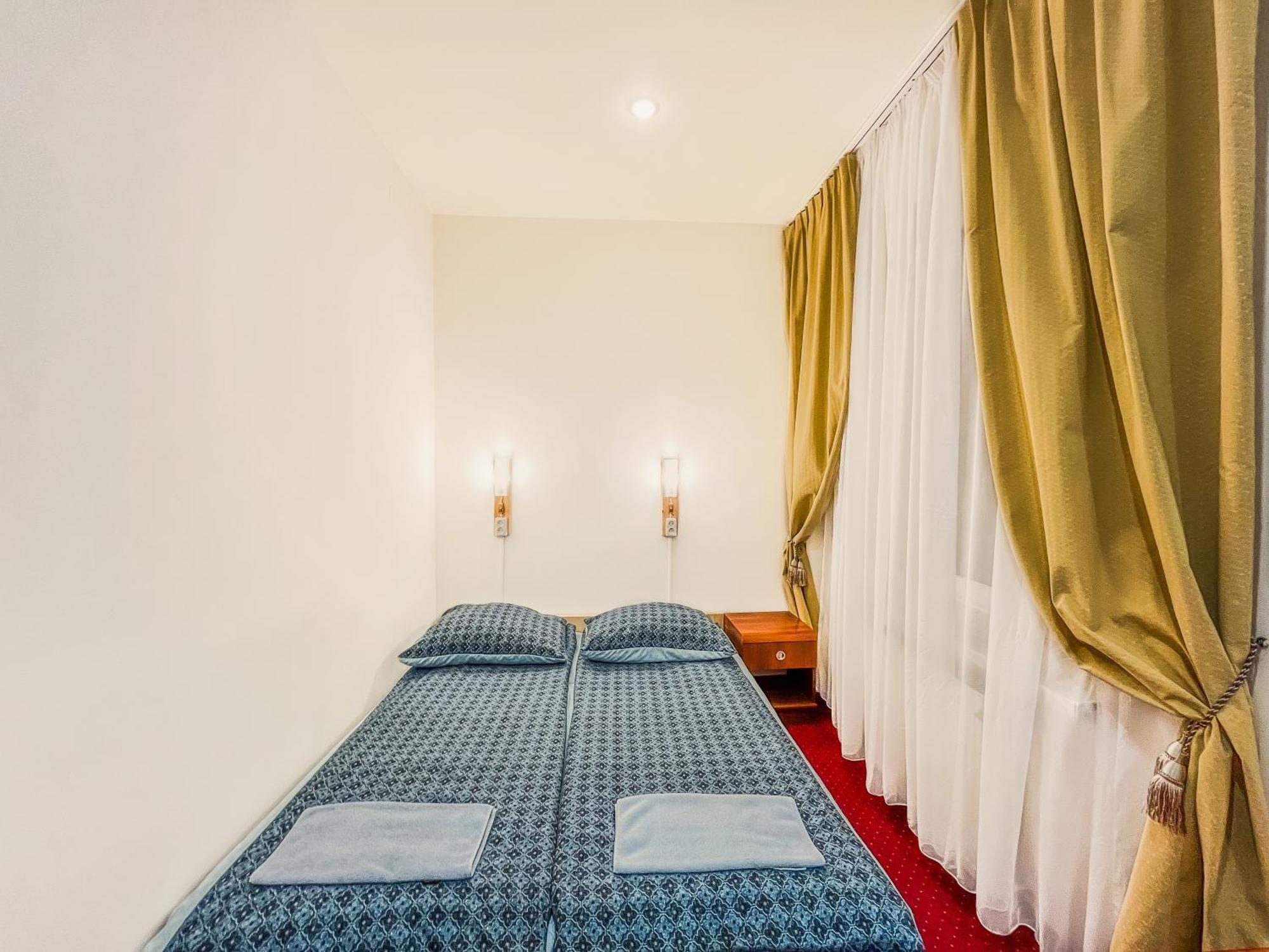 Fry House Hostel Варшава Екстериор снимка