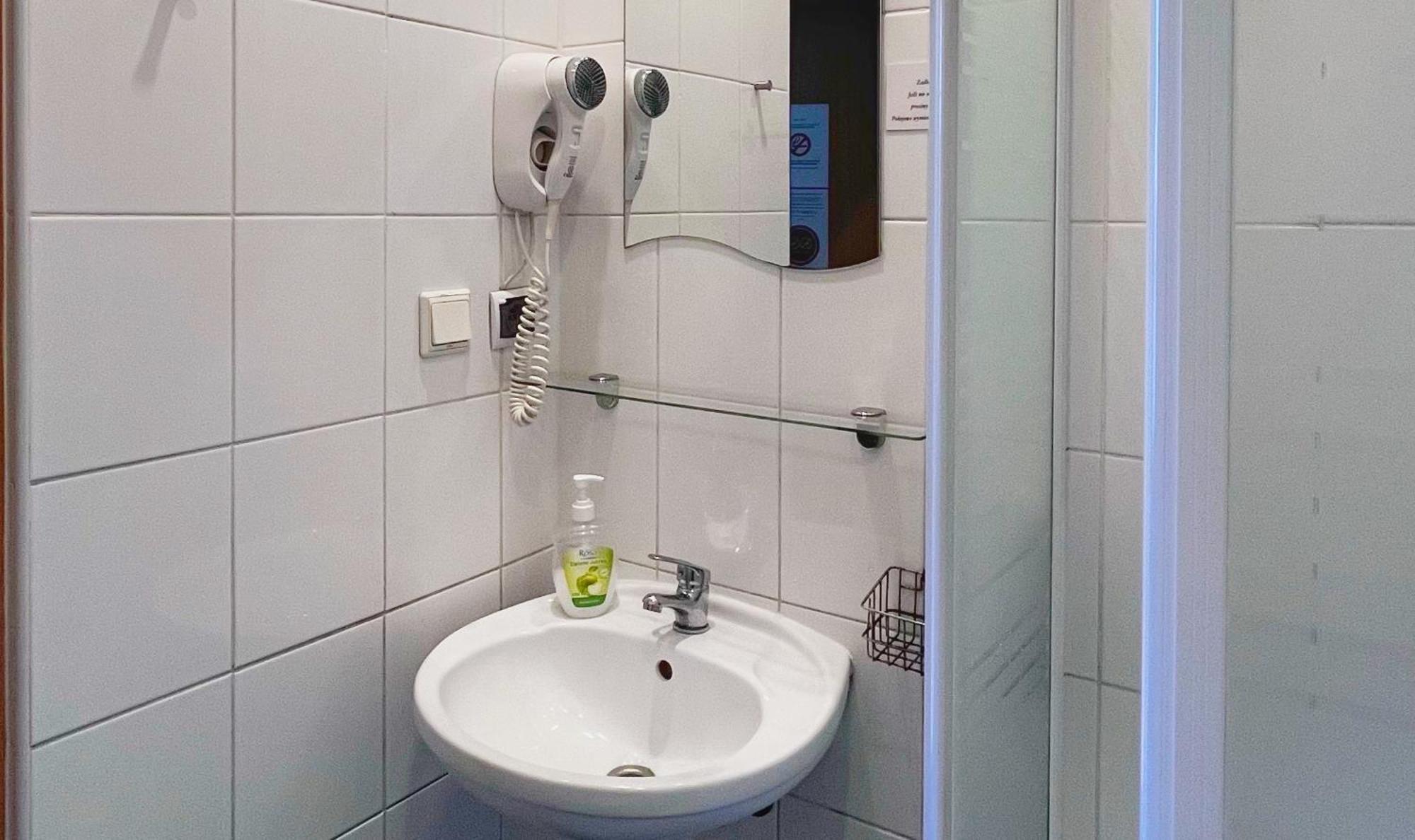 Fry House Hostel Варшава Екстериор снимка