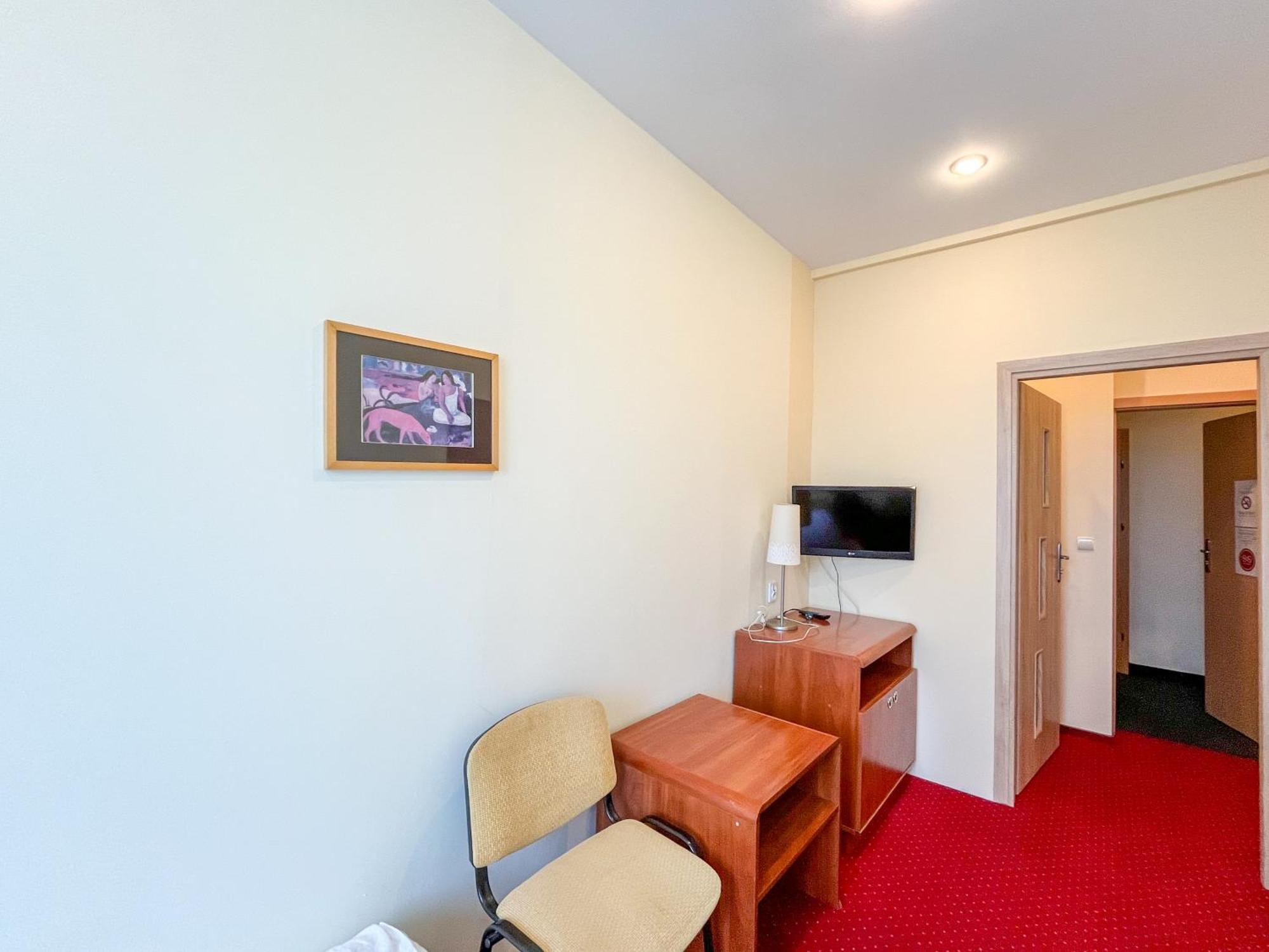 Fry House Hostel Варшава Екстериор снимка