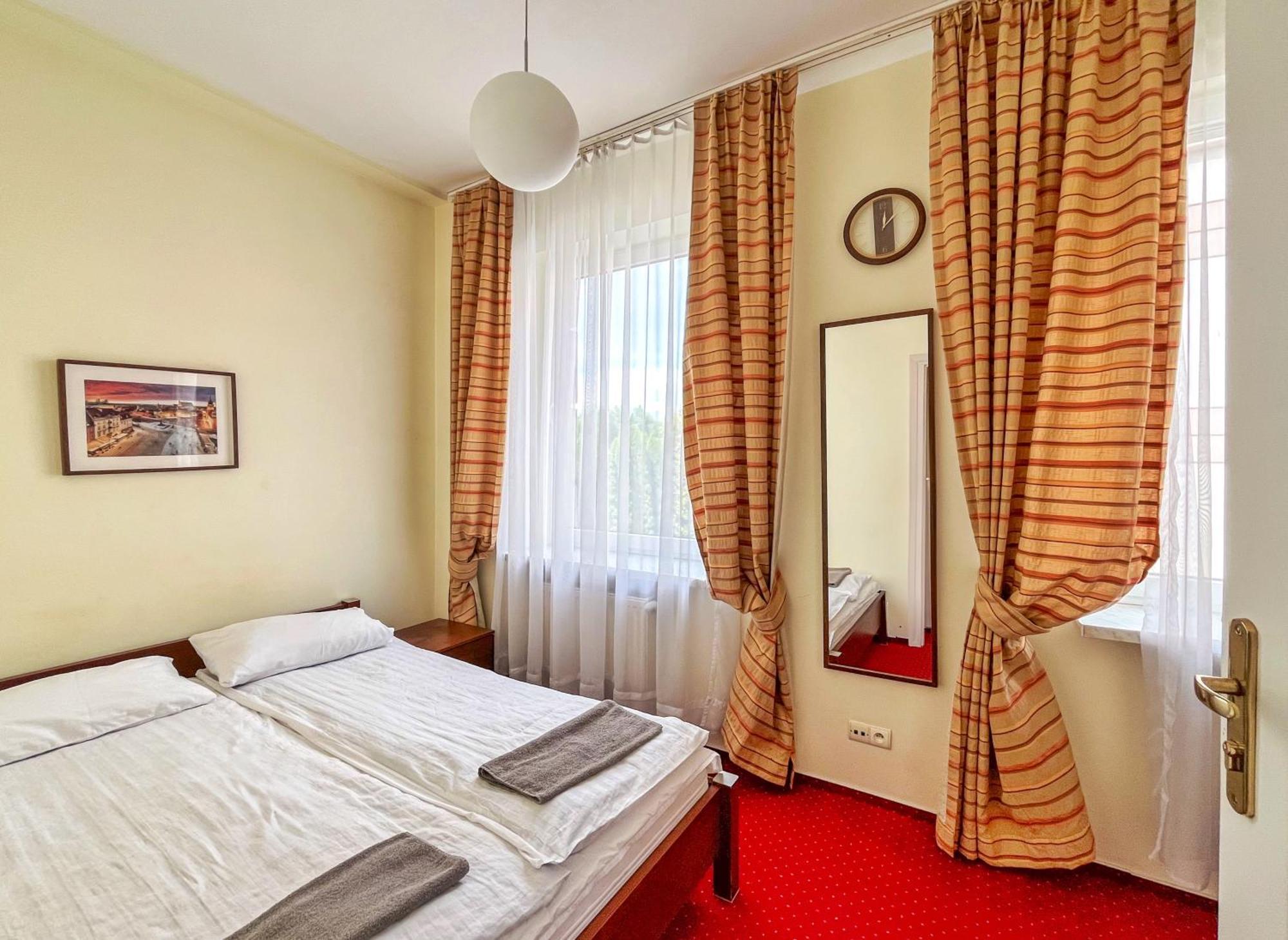 Fry House Hostel Варшава Екстериор снимка